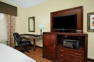TV a/nebo společenská místnost v ubytování Hampton Inn & Suites Conroe I 45 North
