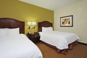 Postel nebo postele na pokoji v ubytování Hampton Inn & Suites Conroe I 45 North