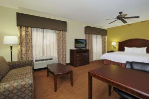 Postel nebo postele na pokoji v ubytování Hampton Inn & Suites Conroe I 45 North