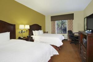 Postel nebo postele na pokoji v ubytování Hampton Inn & Suites Conroe I 45 North