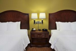 Postel nebo postele na pokoji v ubytování Hampton Inn & Suites Conroe I 45 North