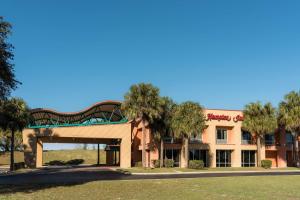 a large building with palm trees in front of it at Hampton Inn Brooksville Dade City in Ridge Manor