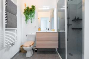 a bathroom with a toilet and a sink and a shower at T2 Entre plage et centre ville-Terrasse/Parking in Marseille +22 photos