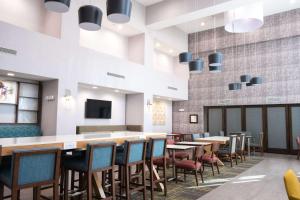 a large dining room with tables and chairs at Hampton Inn and Suites Dallas/Lewisville-Vista Ridge Mall in Lewisville