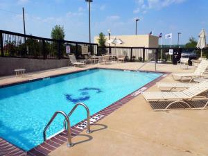 Bazén v ubytování Hampton Inn Dallas-Rockwall nebo v jeho okolí