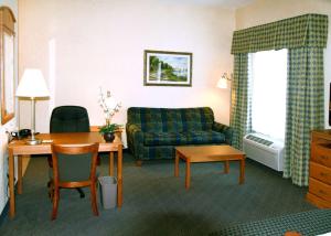 Posezení v ubytování Hampton Inn Dallas-Rockwall