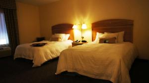 Postel nebo postele na pokoji v ubytování Hampton Inn Dallas-Rockwall