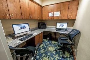 TV a/nebo společenská místnost v ubytování Hampton Inn Dallas-Rockwall