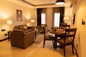 Tulip Inn Majan Hotel and Suites Salalah的休息区