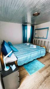 En eller flere senge i et værelse på Guesthouse Porto