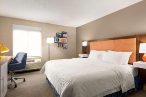 Postel nebo postele na pokoji v ubytování Hampton Inn Denver-West/Golden