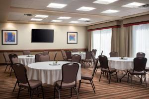 TV a/nebo společenská místnost v ubytování Hampton Inn Denver-West/Golden