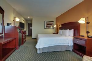 Postel nebo postele na pokoji v ubytování Hampton Inn & Suites Denver Littleton