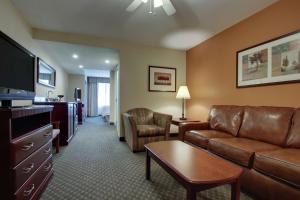 TV a/nebo společenská místnost v ubytování Hampton Inn & Suites Denver Littleton