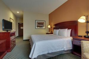 Postel nebo postele na pokoji v ubytování Hampton Inn & Suites Denver Littleton