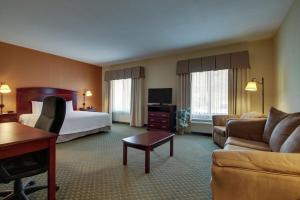 TV a/nebo společenská místnost v ubytování Hampton Inn & Suites Denver Littleton