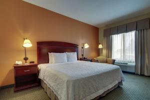Postel nebo postele na pokoji v ubytování Hampton Inn & Suites Denver Littleton