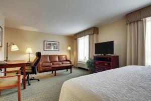 TV a/nebo společenská místnost v ubytování Hampton Inn & Suites Denver Littleton