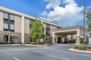 a rendering of a building with a parking lot at Hampton Inn Douglas in Douglas