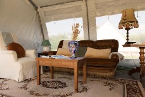 Aparra Surfcamp Auberge Saint-Jean-de-Luz的休息区