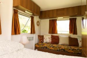 Aparra Surfcamp Auberge Saint-Jean-de-Luz的休息区