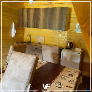 a kitchen with a stove and a sink in a room at Villa Family in Orllan