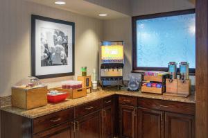 a room with a counter with bottles of wine at Hampton Inn Erie-South in Erie