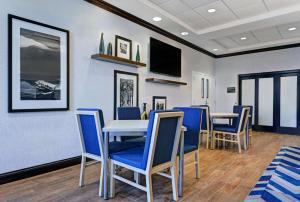 Ruang duduk di Hampton Inn Farmington