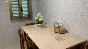 a table in a kitchen with a table with flowers on it at Il Ciliegio in Stella Cilento