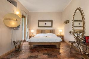 A bed or beds in a room at La Cucchetta
