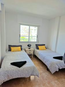 Postel nebo postele na pokoji v ubytování Falcon Beach Apartment