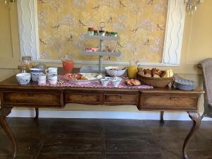 Jedlo v ubytovaní bed & breakfast alebo blízkom okolí