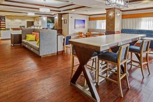 a large dining room with a table and chairs at Hampton Inn Van Buren in Van Buren