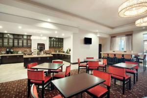 Restaurace v ubytování Homewood Suites by Hilton Fort Worth West at Cityview