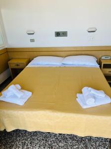 Postel nebo postele na pokoji v ubytování Hotel Columbia Frontemare
