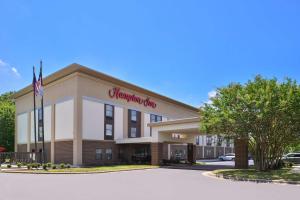a view of the front of the hampton inn at Hampton Inn Greensboro East / McLeansville in McLeansville