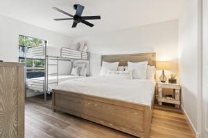 Giường trong phòng chung tại Park Shore Resort +21 ảnh