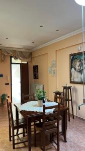 a dining room with a table and chairs at Casa Giusy in San Marzano di San Giuseppe