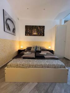 a bedroom with a large bed in a room at Casa Ponturo in Taormina