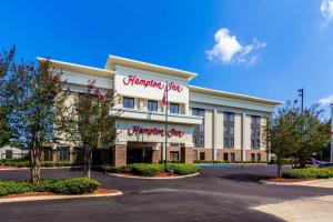 a rendering of the entrance to the christmas inn at Hampton Inn Jackson Pearl Intrntl Airport in Pearl