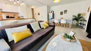 LA VILLA ONDINE - Spacieux appartement sur les collines Nicoises - Piscine - 2 parkings - Clim - Wifi