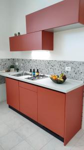 Virtuvė arba virtuvėlė apgyvendinimo įstaigoje Colori del Belice appartamento