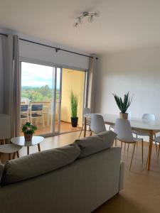 a living room with a couch and a table at Belmont 2/2 in L'Estartit