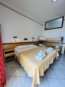 Postel nebo postele na pokoji v ubytování Hotel Columbia Frontemare