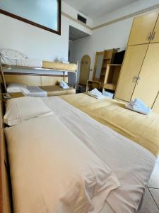 Postel nebo postele na pokoji v ubytování Hotel Columbia Frontemare