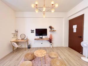 TV a/nebo společenská místnost v ubytování Brother Homestay
