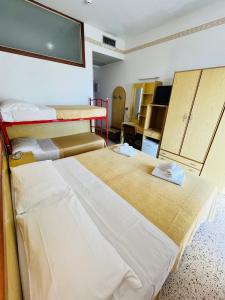 Postel nebo postele na pokoji v ubytování Hotel Columbia Frontemare