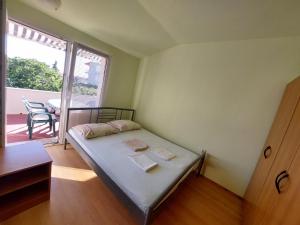 Кровать или кровати в номере Apartmani Toni Vodice