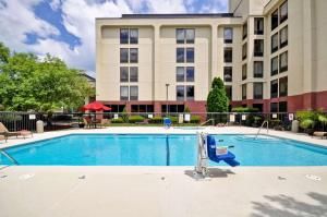 a swimming pool in front of a building at Hampton Inn Overland Park in Overland Park