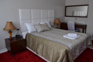 Postel nebo postele na pokoji v ubytování Hotel Emi